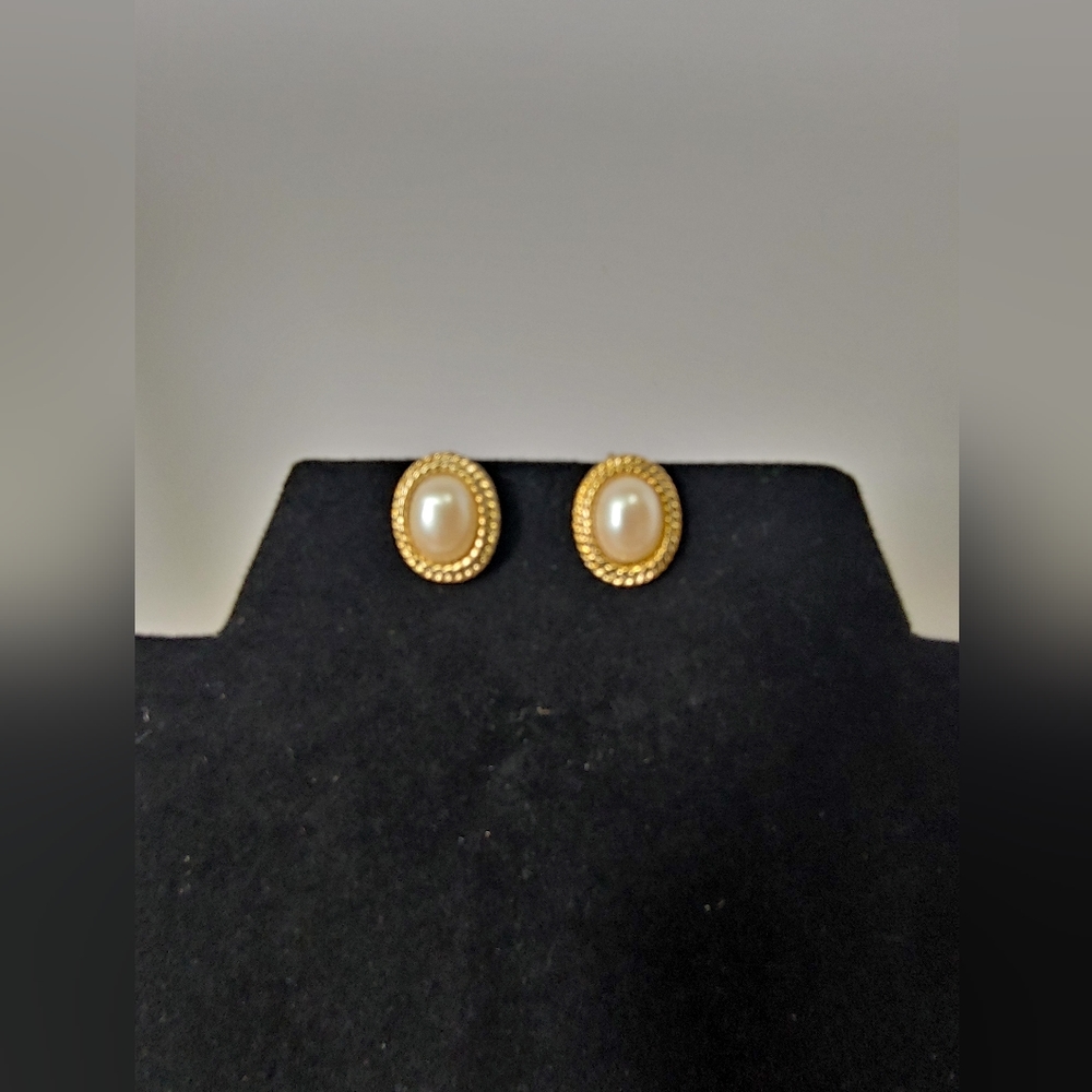 Vintage Richelieu gold rope faux pearl clip on designer earrings